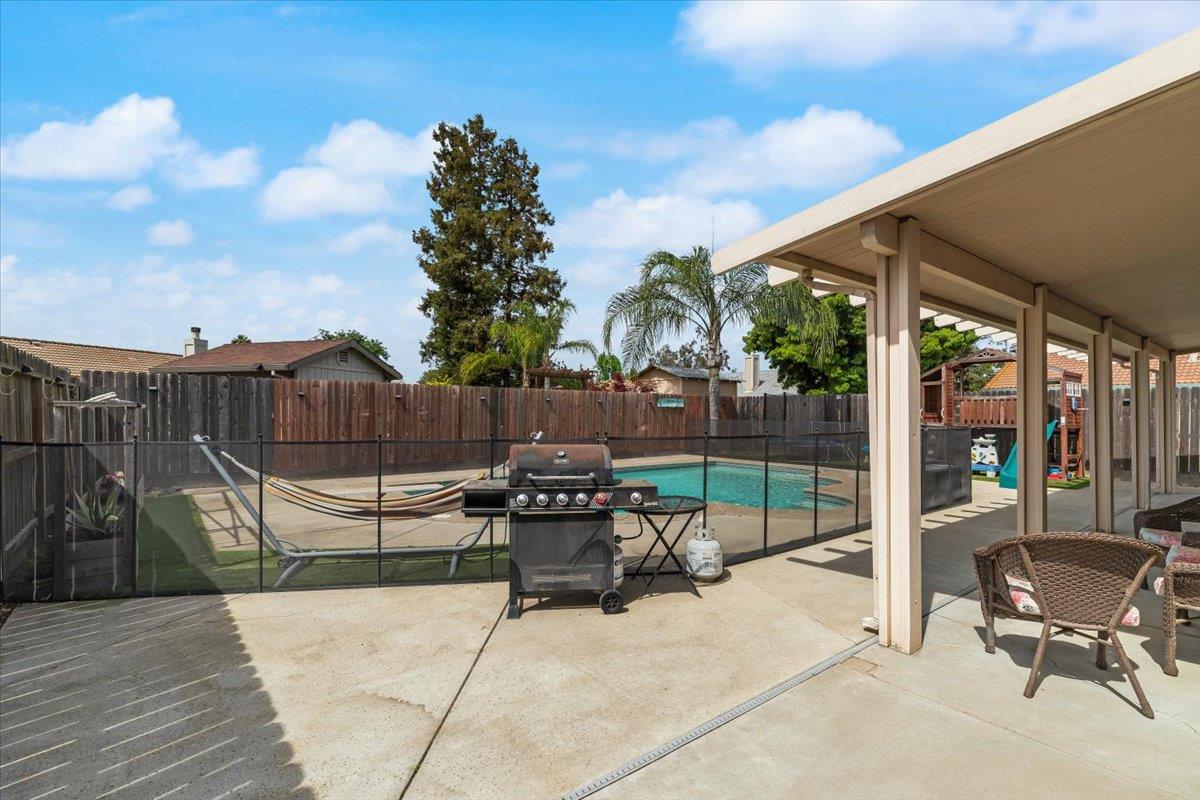 5743 Prince Edward Ln, Riverbank, CA 95367