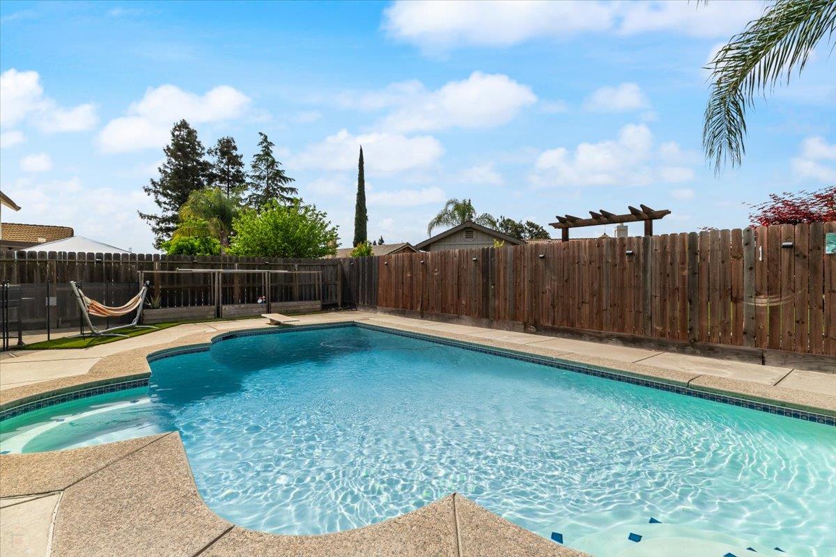 5743 Prince Edward Ln, Riverbank, CA 95367