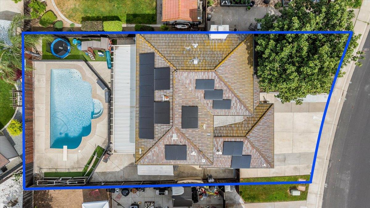 5743 Prince Edward Ln, Riverbank, CA 95367