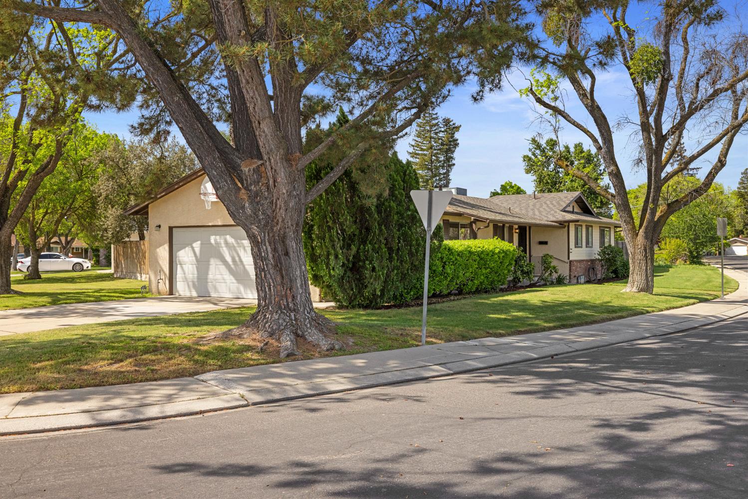 1400 Rosemead Ct, Modesto, CA 95350