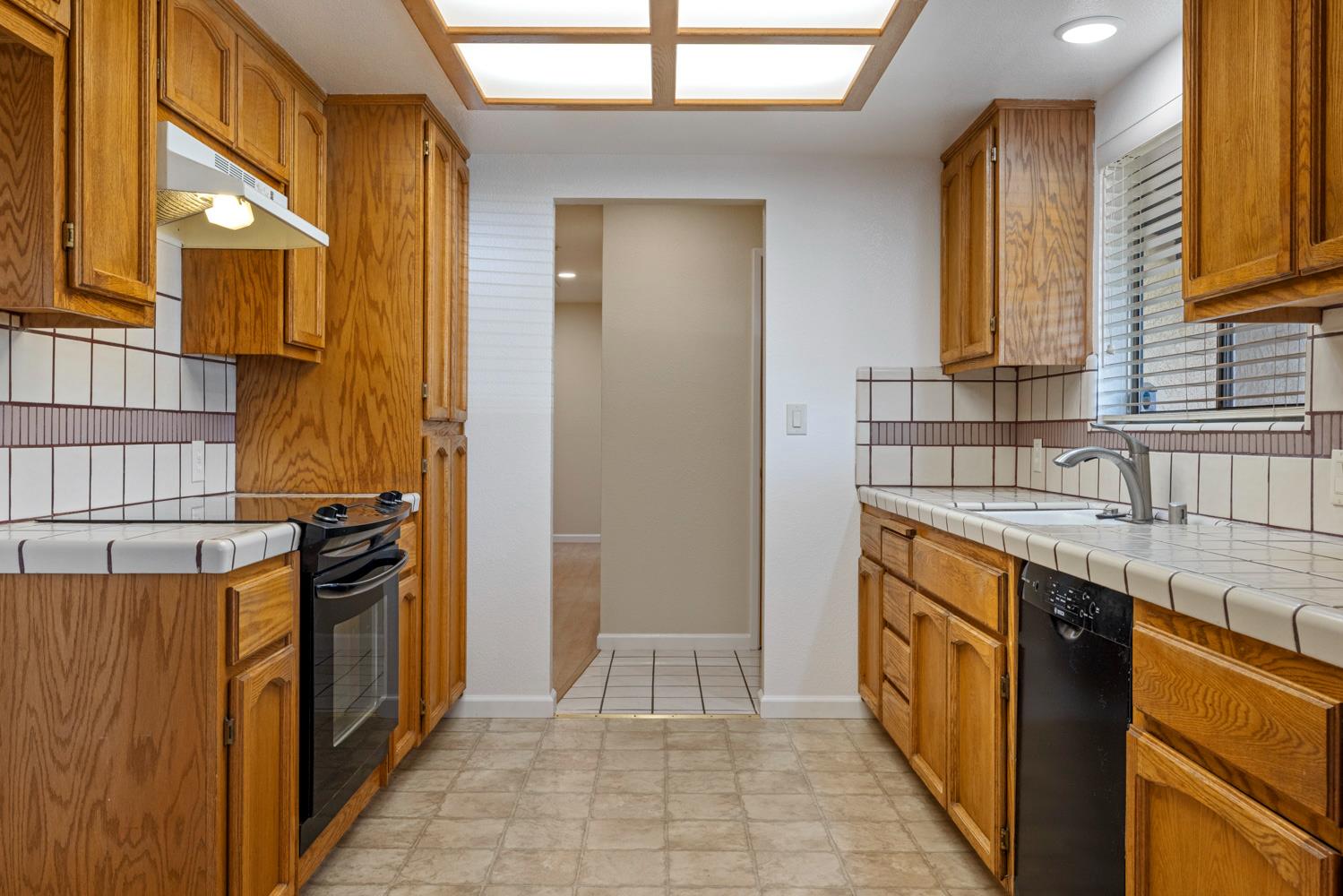 1400 Rosemead Ct, Modesto, CA 95350