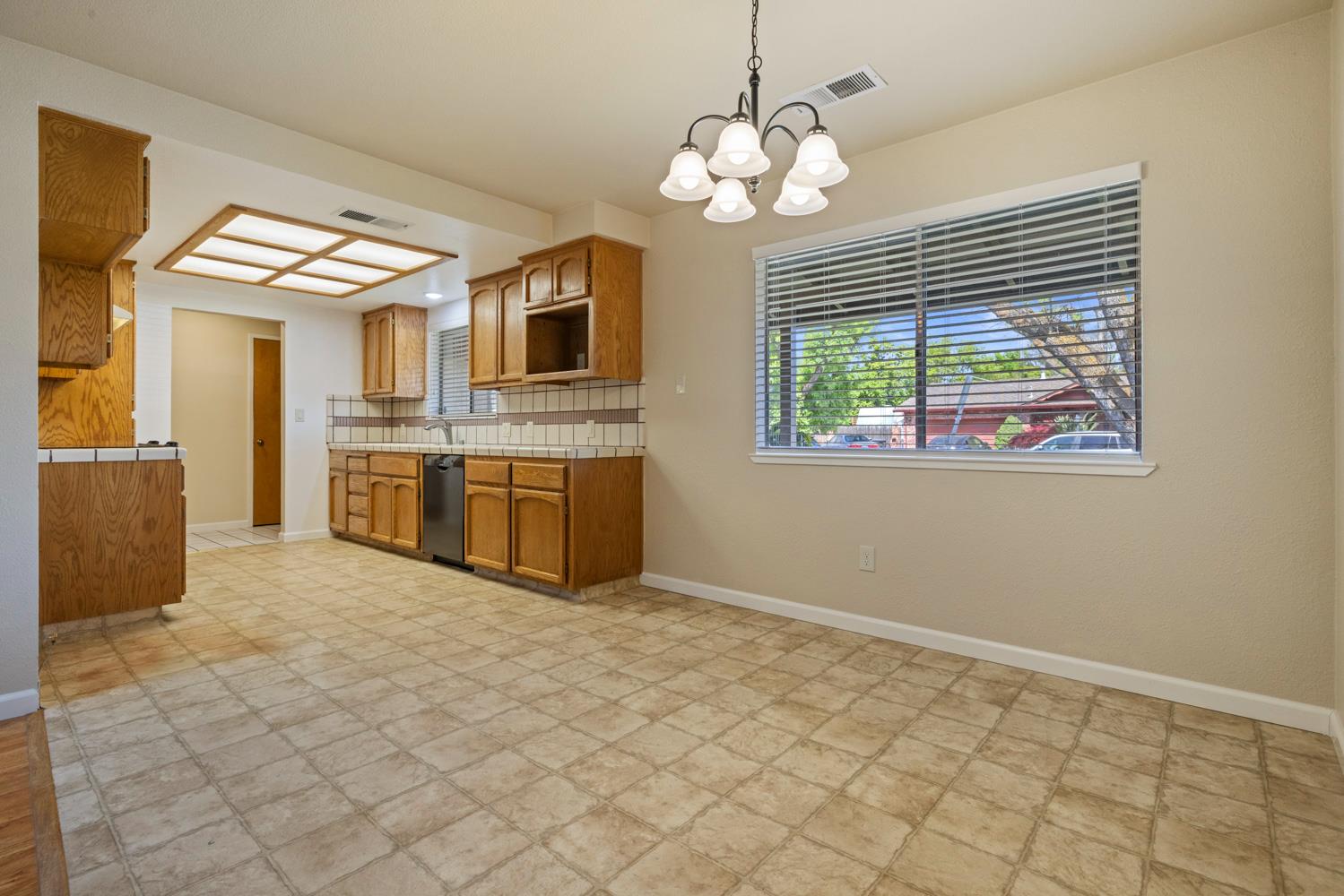 1400 Rosemead Ct, Modesto, CA 95350