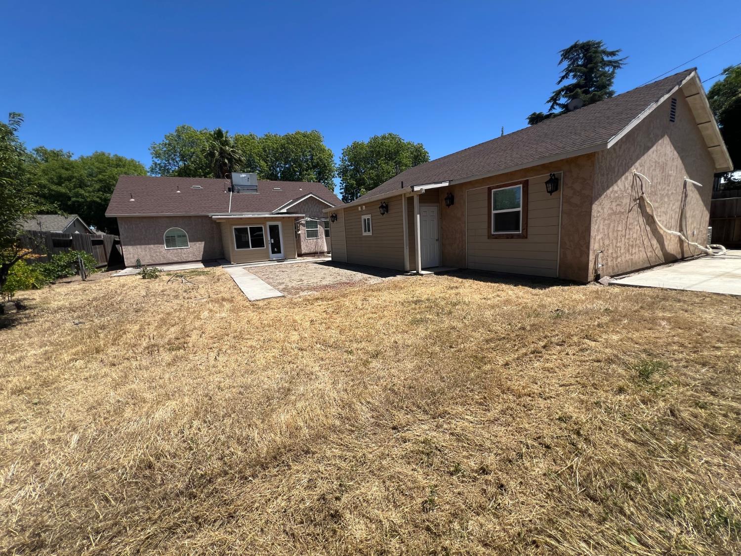 1629 College Ave, Modesto, CA 95350