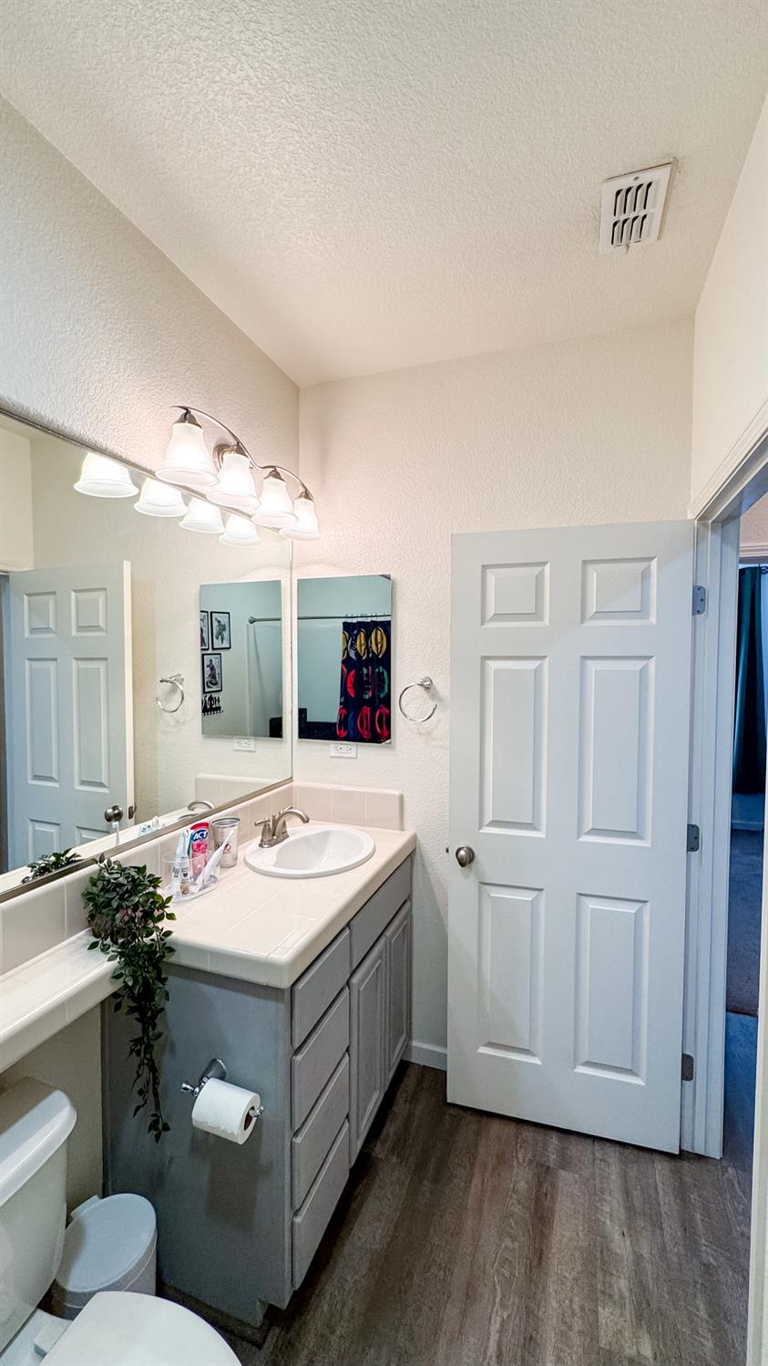 1747 Dalia Ln, Manteca, CA 95337