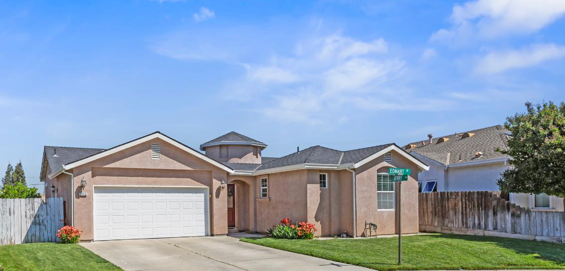 2206 Edmart St, Escalon, CA 95320