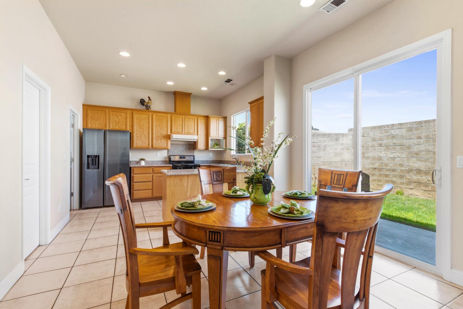 2206 Edmart St, Escalon, CA 95320