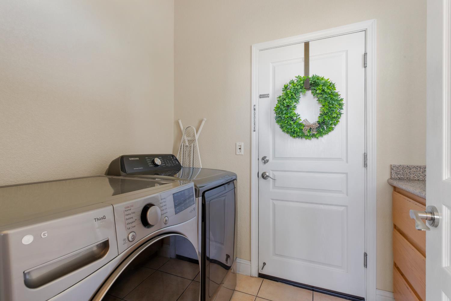 2206 Edmart St, Escalon, CA 95320