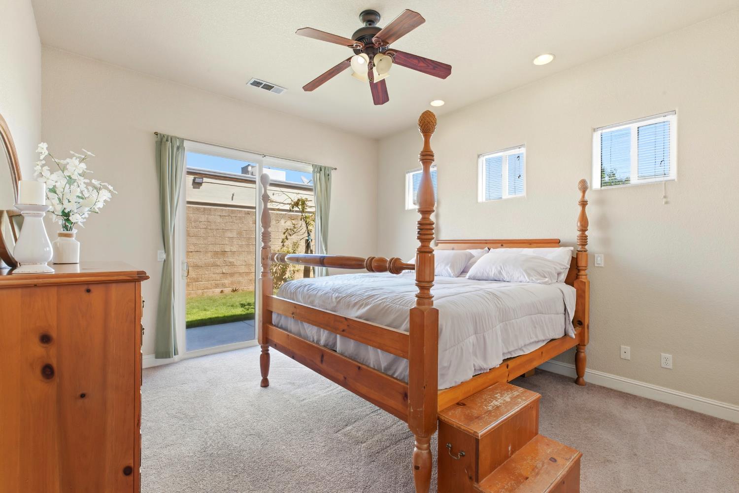 2206 Edmart St, Escalon, CA 95320