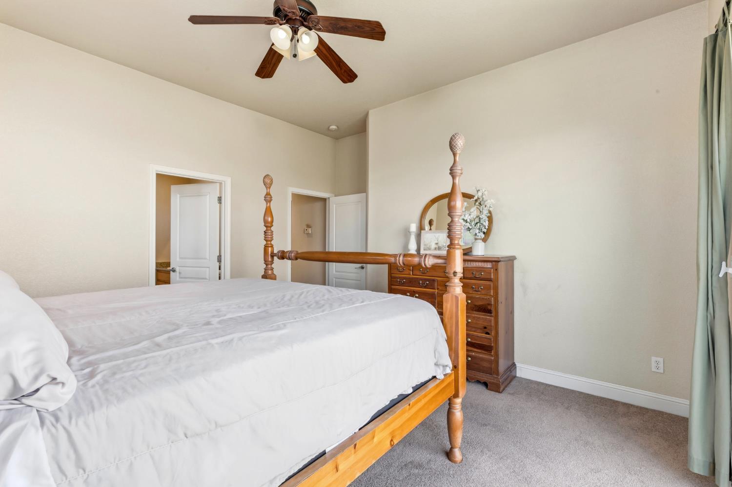 2206 Edmart St, Escalon, CA 95320