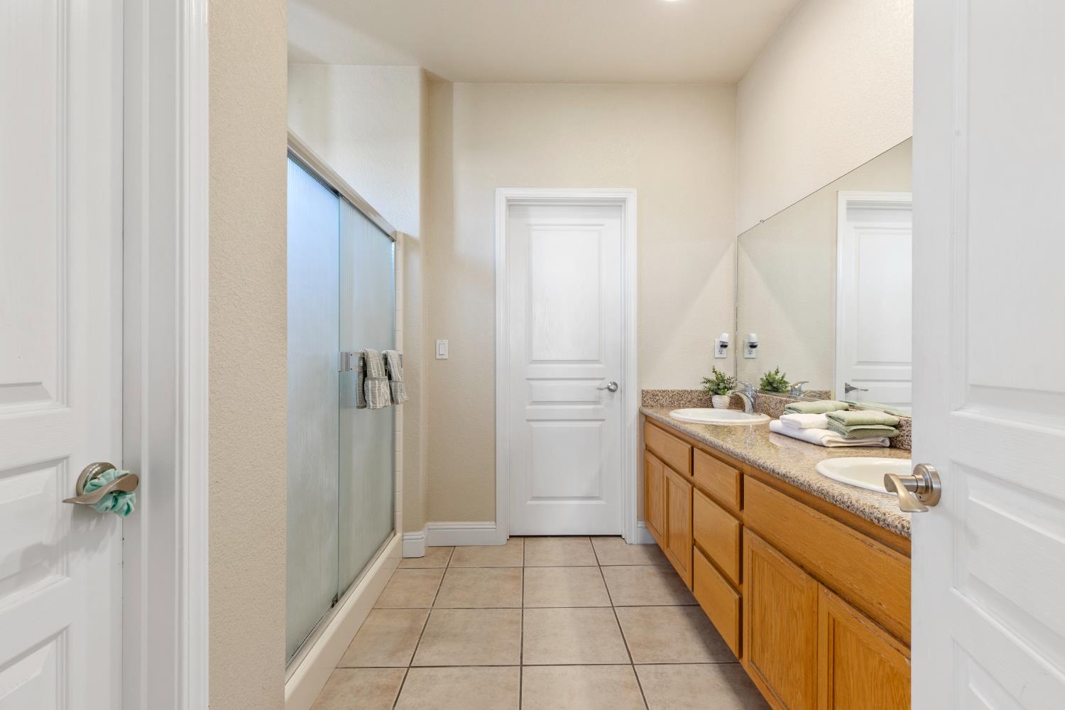 2206 Edmart St, Escalon, CA 95320