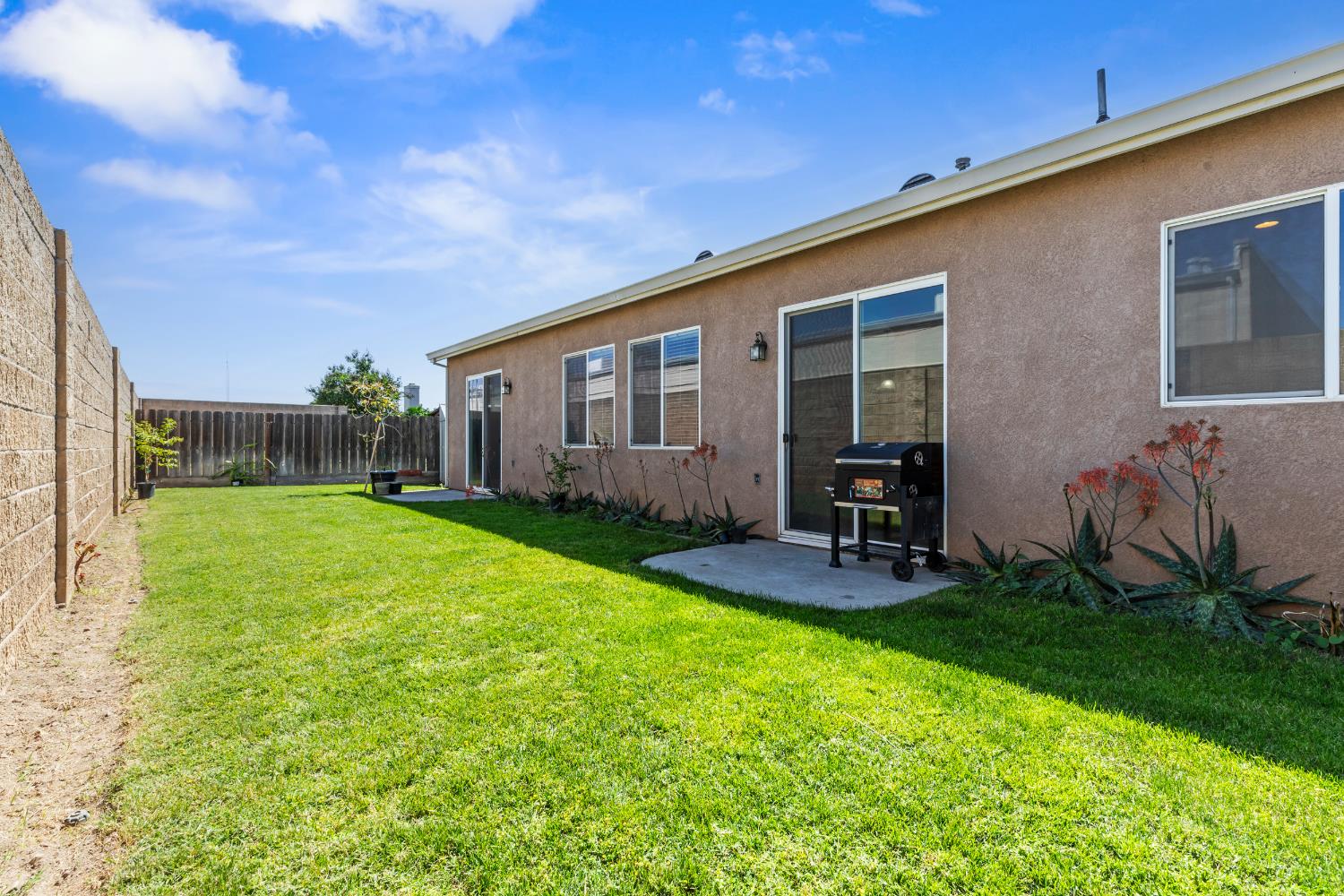 2206 Edmart St, Escalon, CA 95320