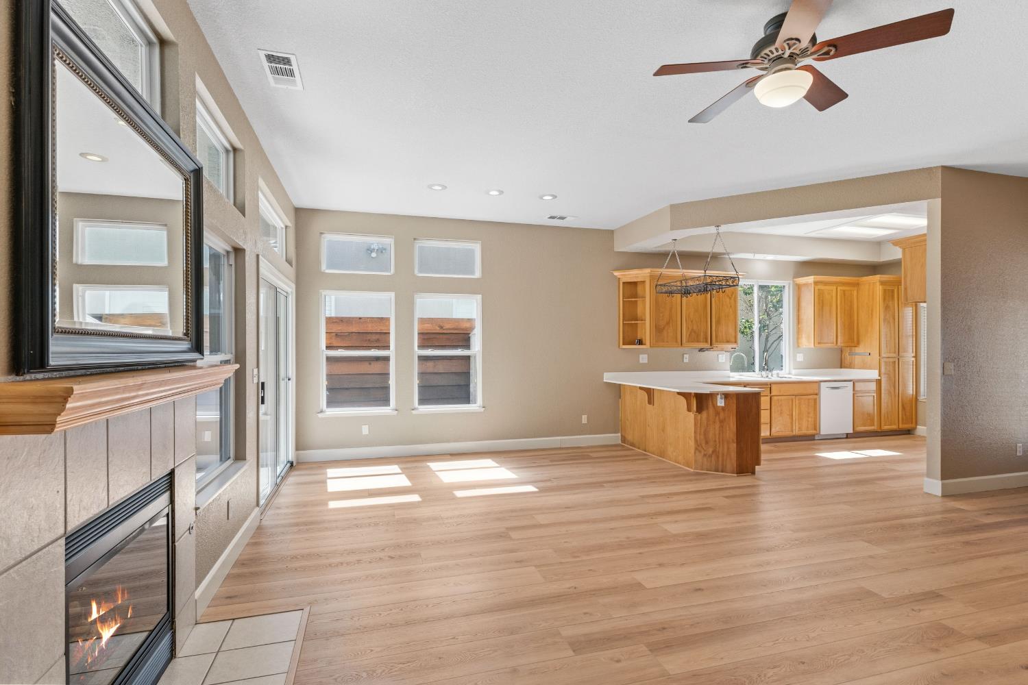 1812 Newhampton Ct, Modesto, CA 95355