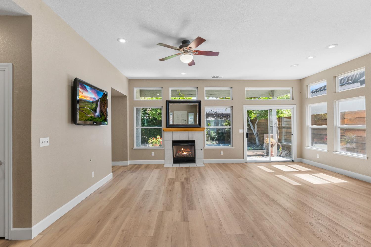 1812 Newhampton Ct, Modesto, CA 95355