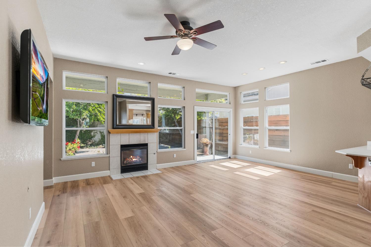 1812 Newhampton Ct, Modesto, CA 95355