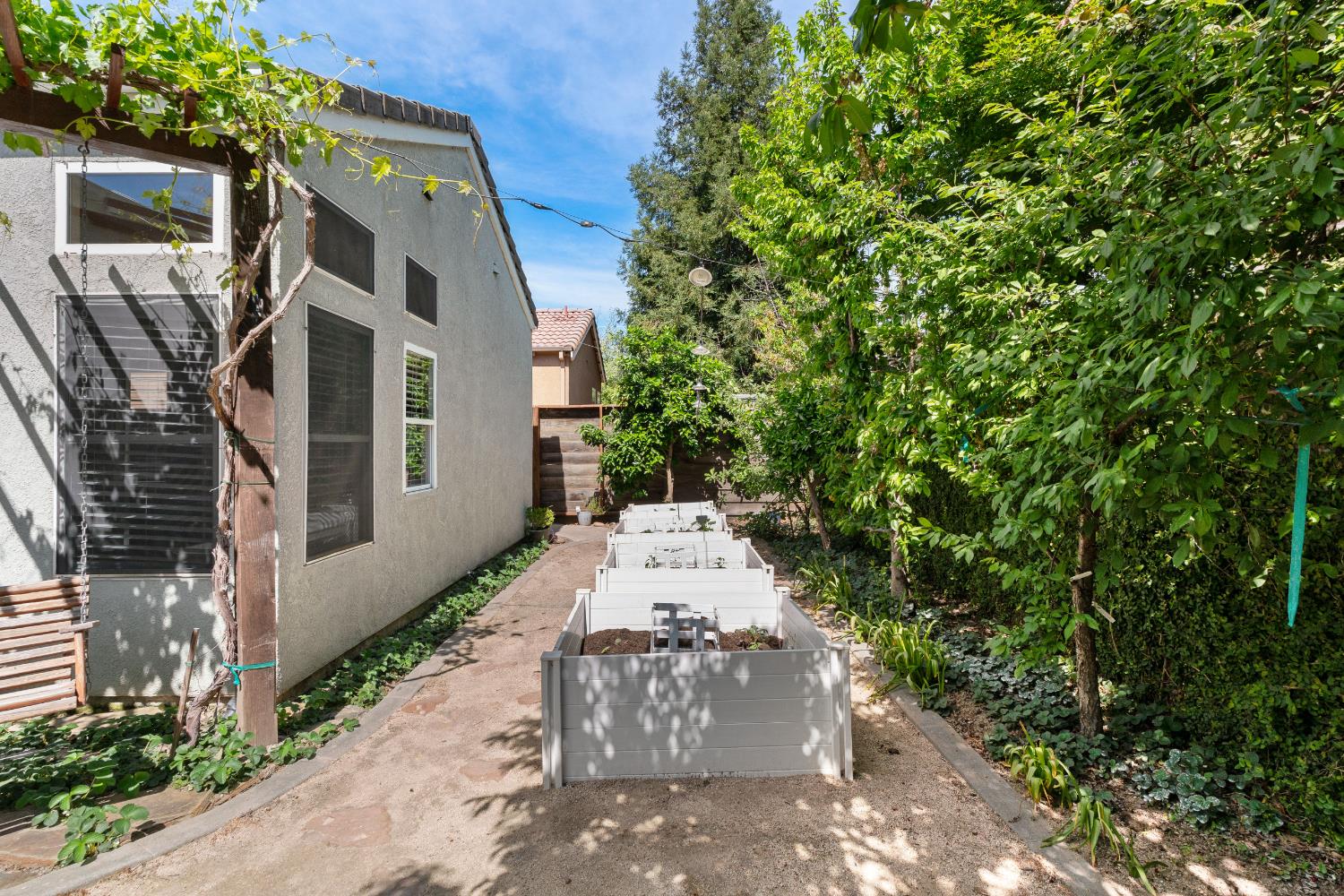 1812 Newhampton Ct, Modesto, CA 95355