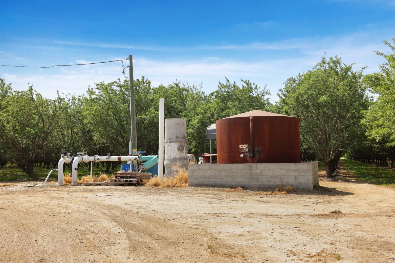 4866 E Roosevelt Rd, Chowchilla, CA 93610