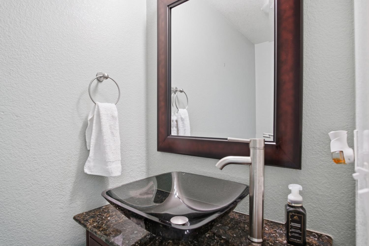 2213 Lionudakis Ct, Modesto, CA 95355