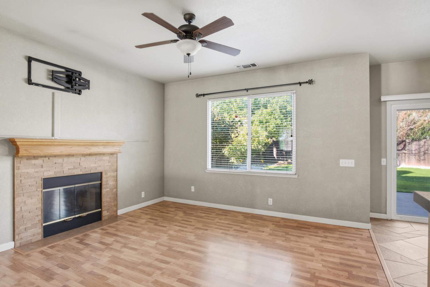 2213 Lionudakis Ct, Modesto, CA 95355