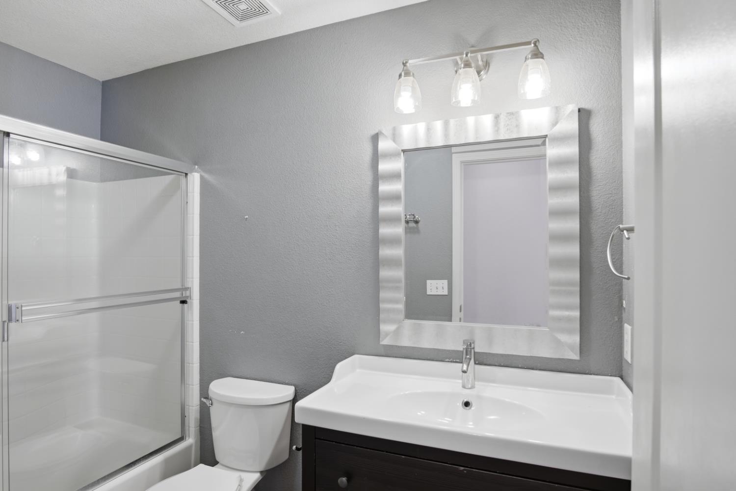 2213 Lionudakis Ct, Modesto, CA 95355