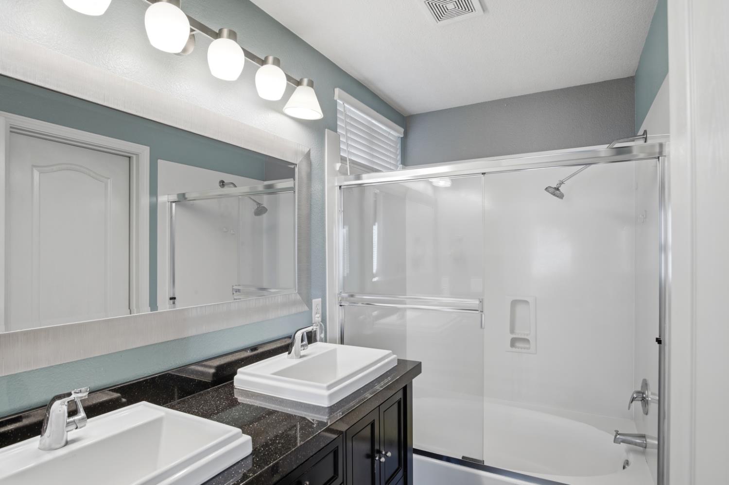 2213 Lionudakis Ct, Modesto, CA 95355