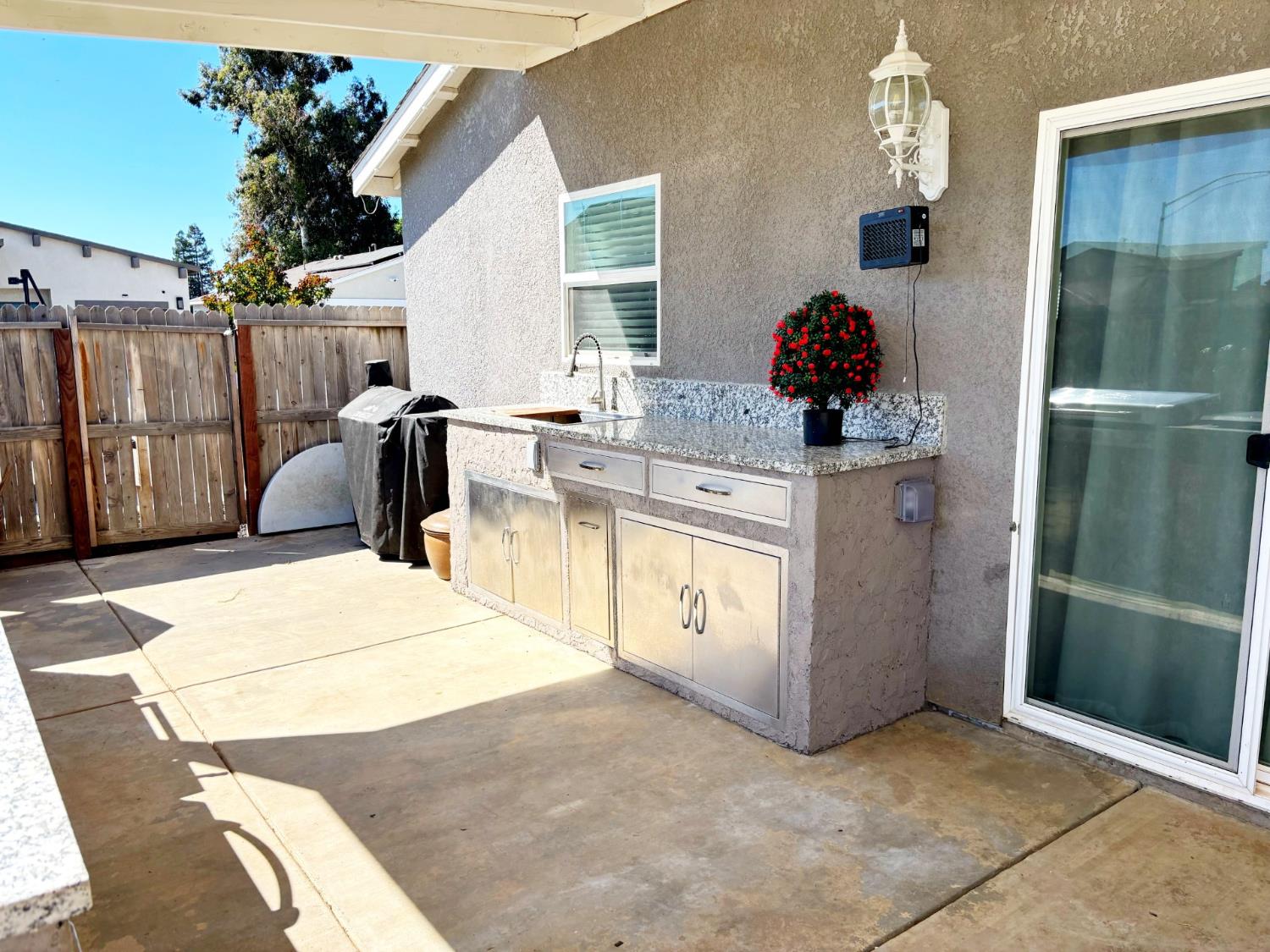 12080 Kadota Ave, Waterford, CA 95386