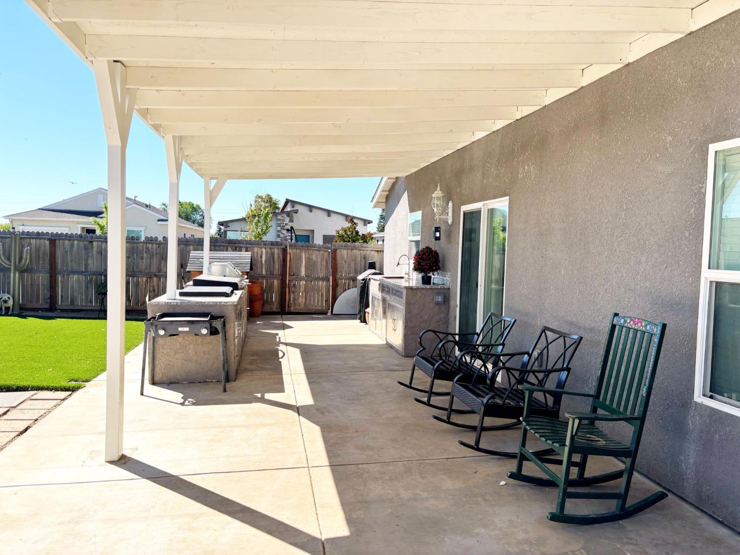 12080 Kadota Ave, Waterford, CA 95386