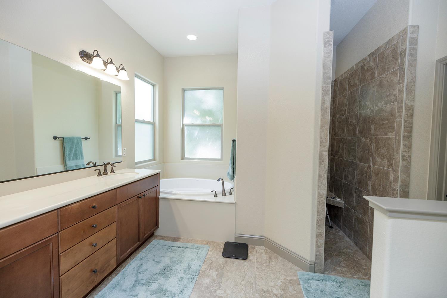 4692 Prairie Falcon Way, Turlock, CA 95382