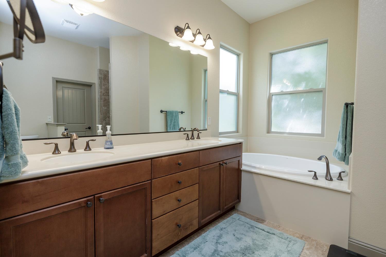 4692 Prairie Falcon Way, Turlock, CA 95382