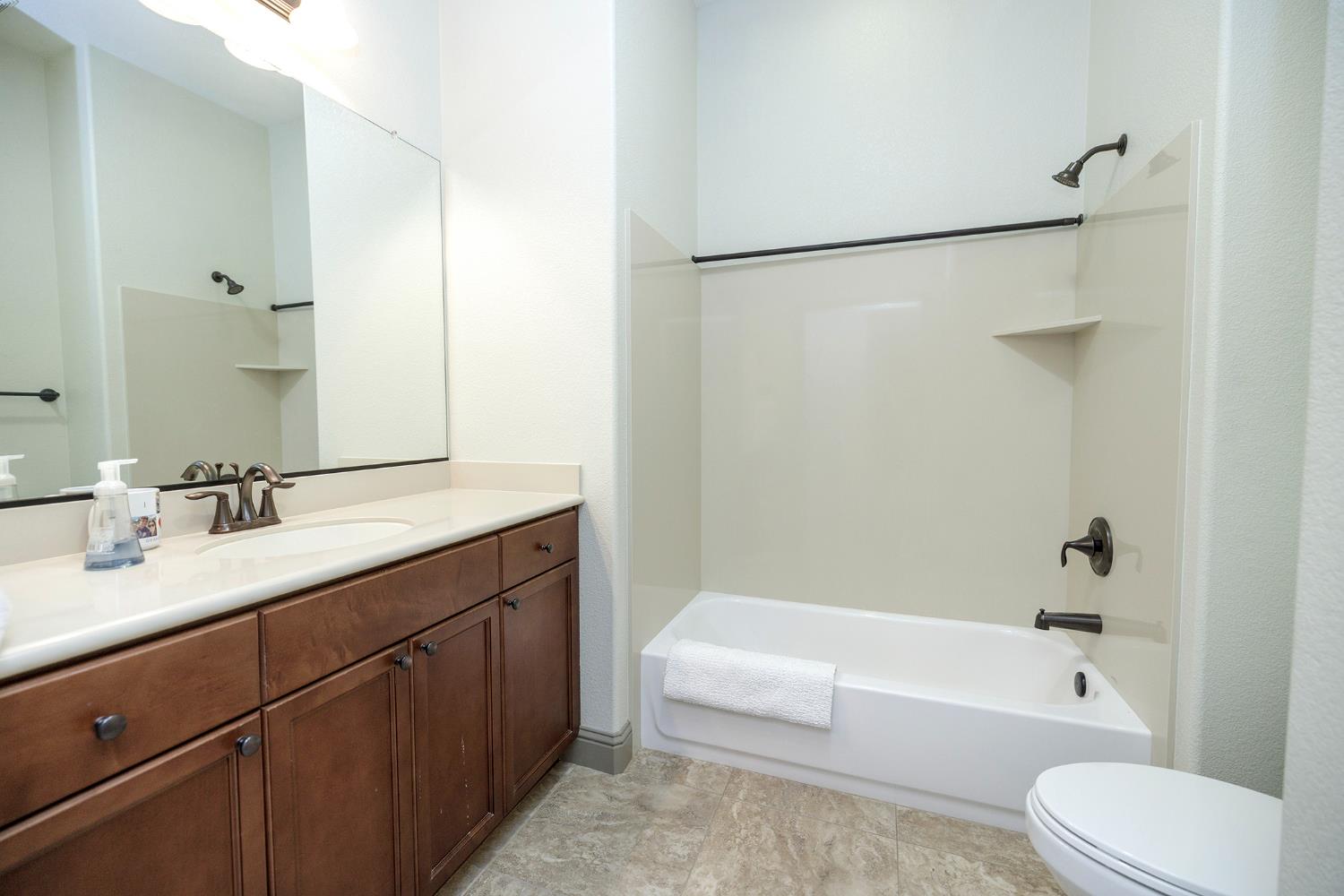 4692 Prairie Falcon Way, Turlock, CA 95382