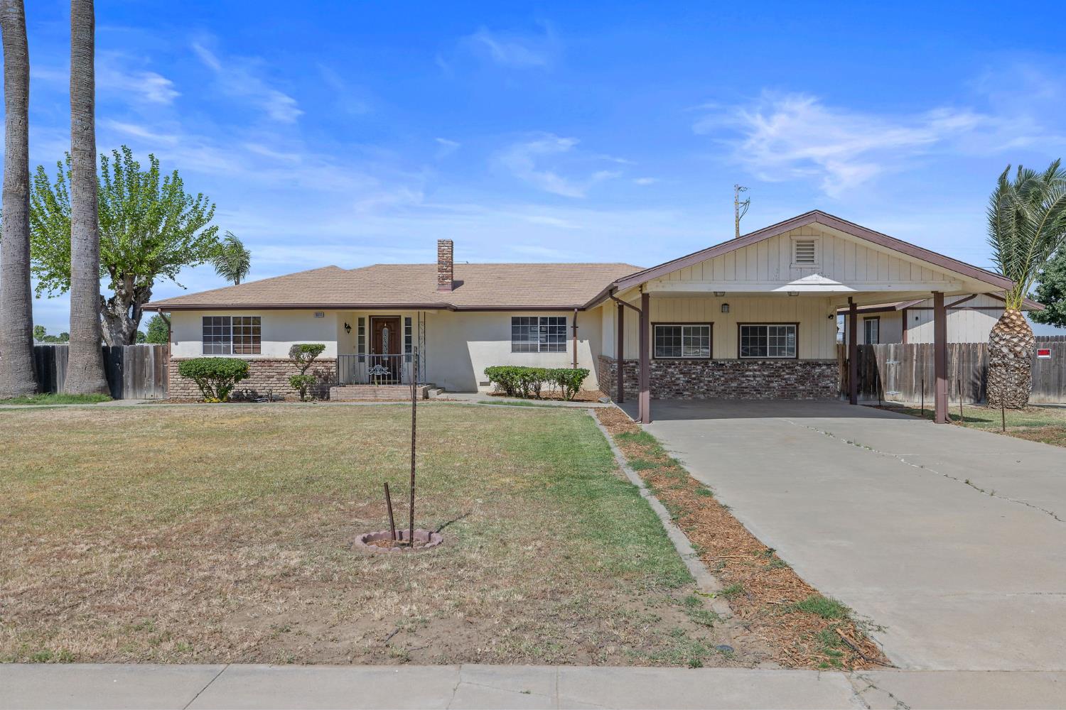 16808 W Palmer Ave, Huron, CA 93234