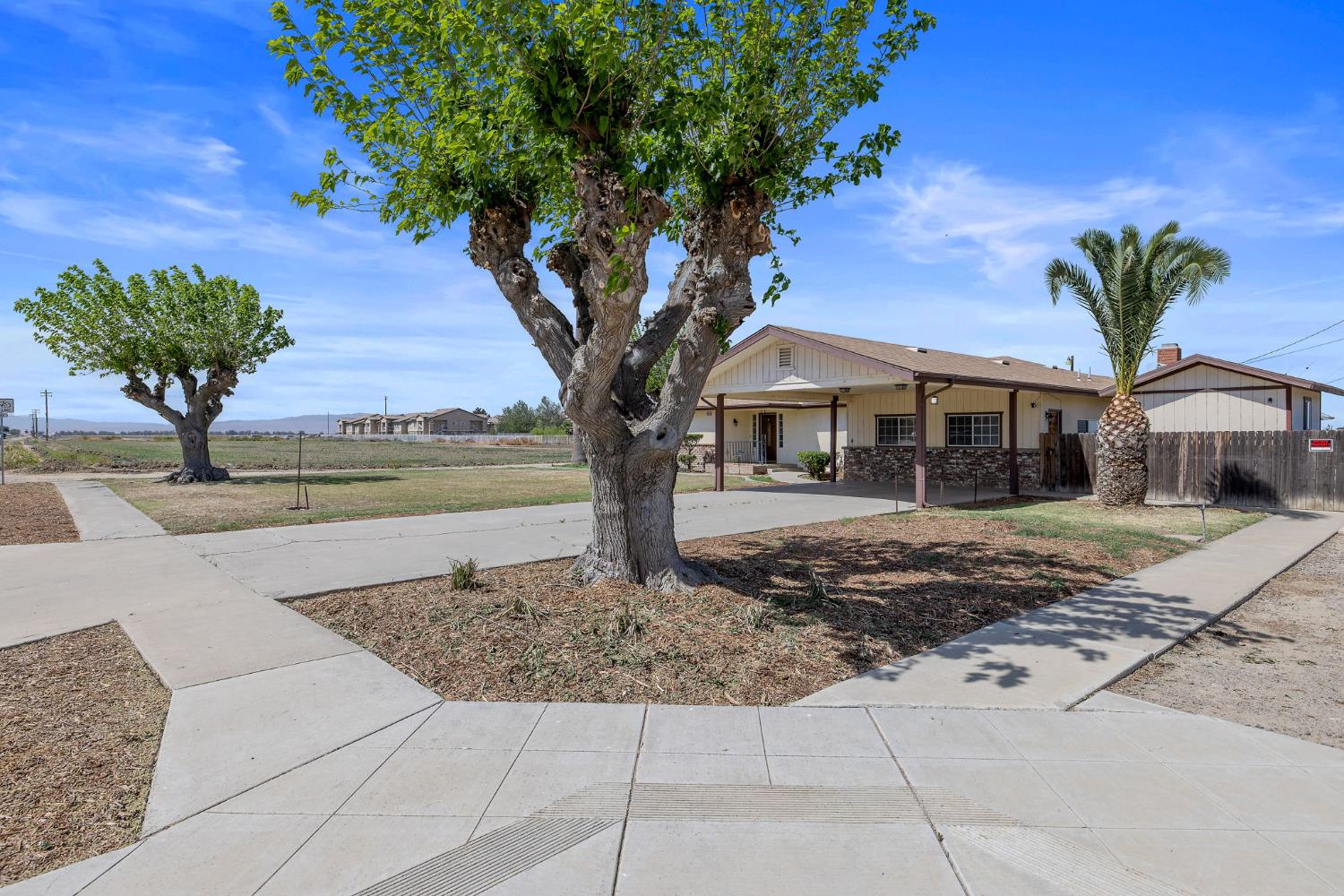 16808 W Palmer Ave, Huron, CA 93234