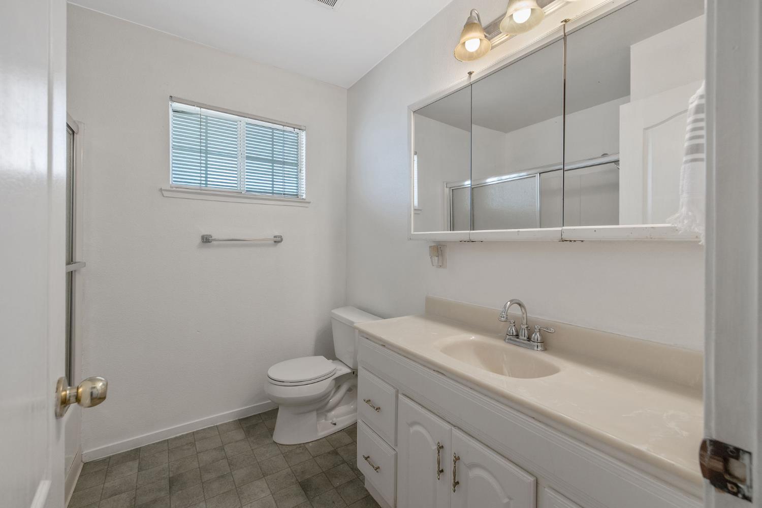 16808 W Palmer Ave, Huron, CA 93234