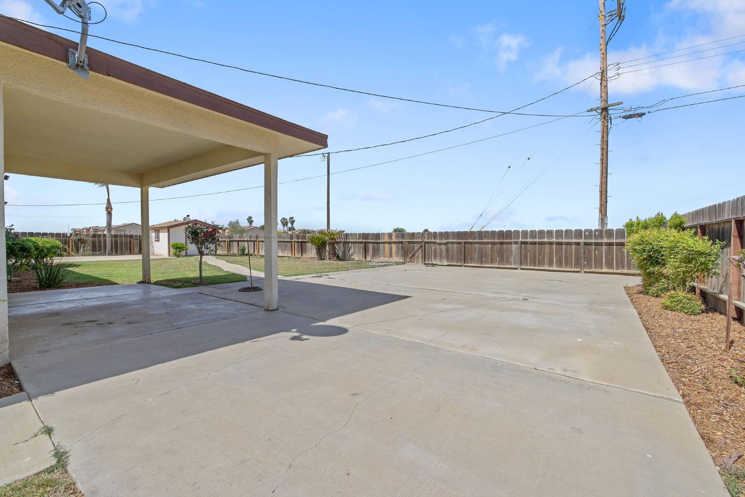 16808 W Palmer Ave, Huron, CA 93234