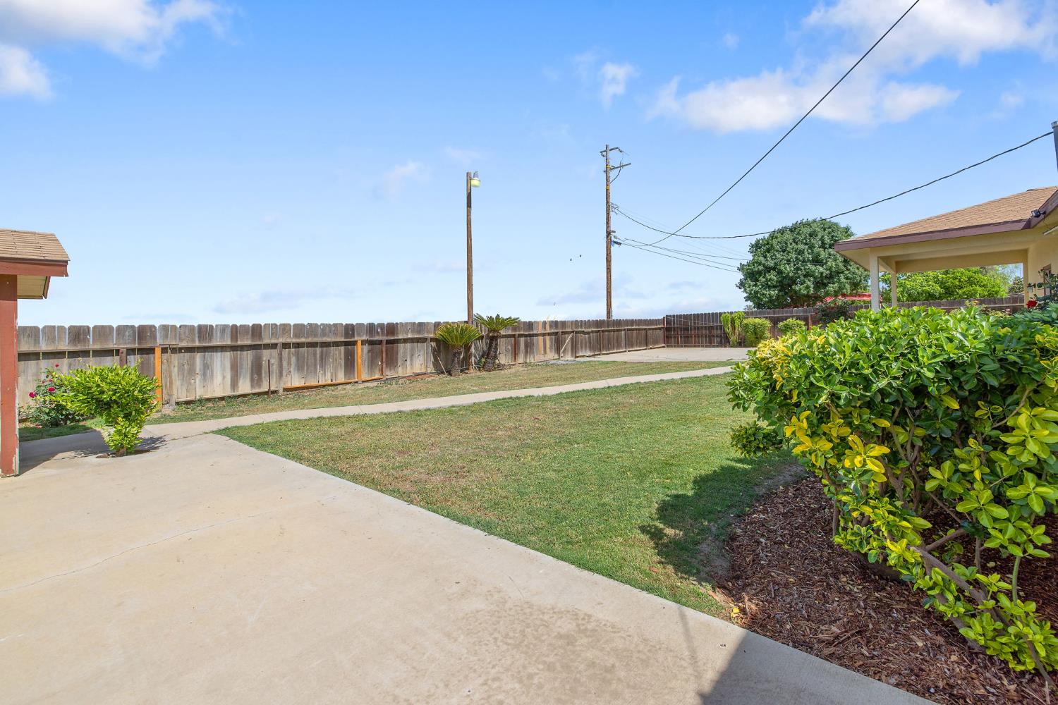 16808 W Palmer Ave, Huron, CA 93234