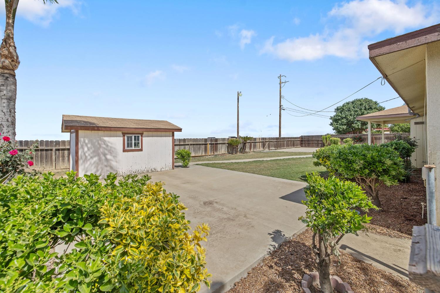 16808 W Palmer Ave, Huron, CA 93234