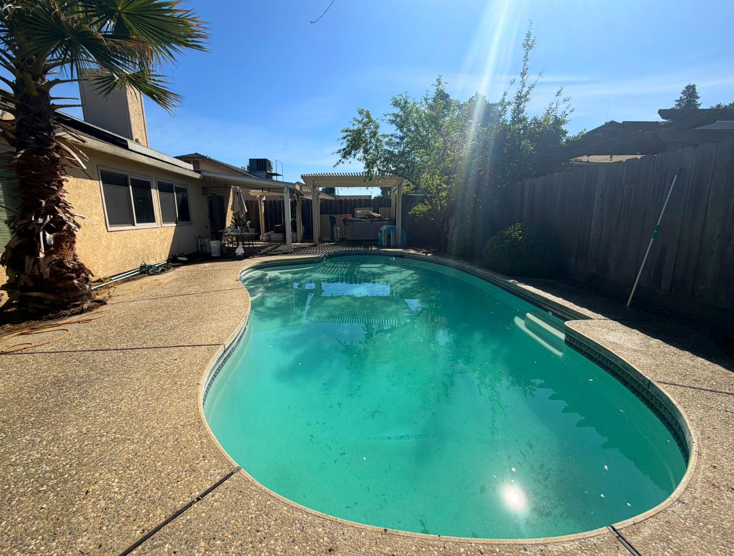 2700 Oaklawn Dr, Modesto, CA 95355