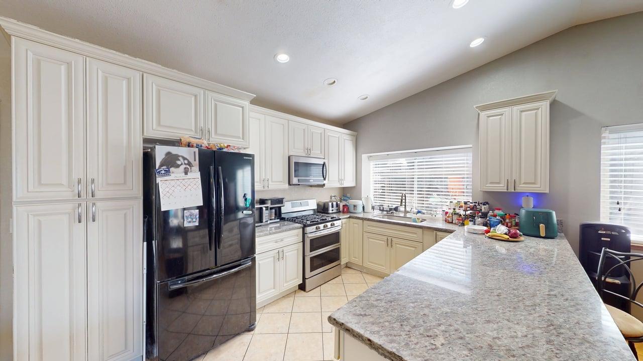 2700 Oaklawn Dr, Modesto, CA 95355