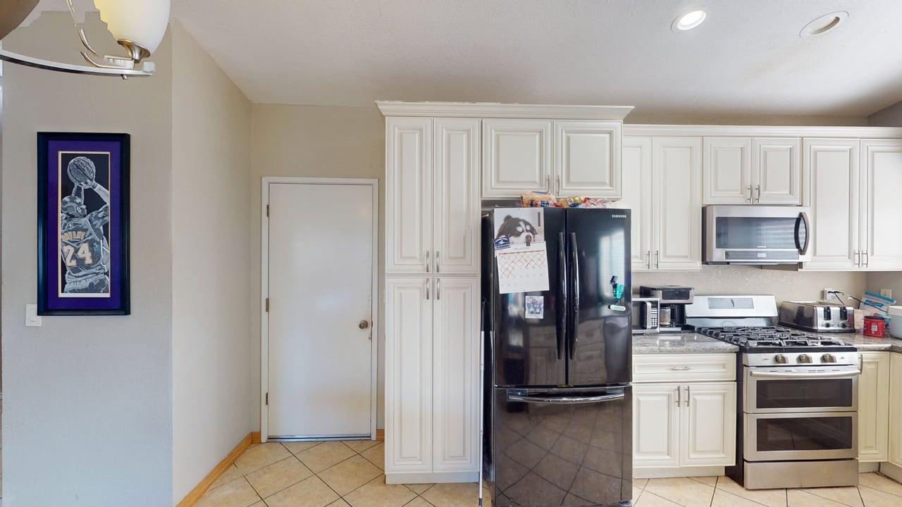 2700 Oaklawn Dr, Modesto, CA 95355