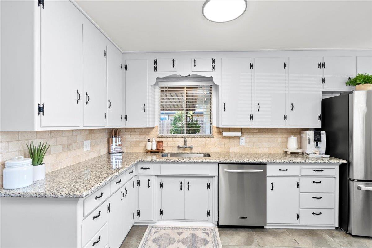 1409 Cherrywood Dr, Modesto, CA 95350