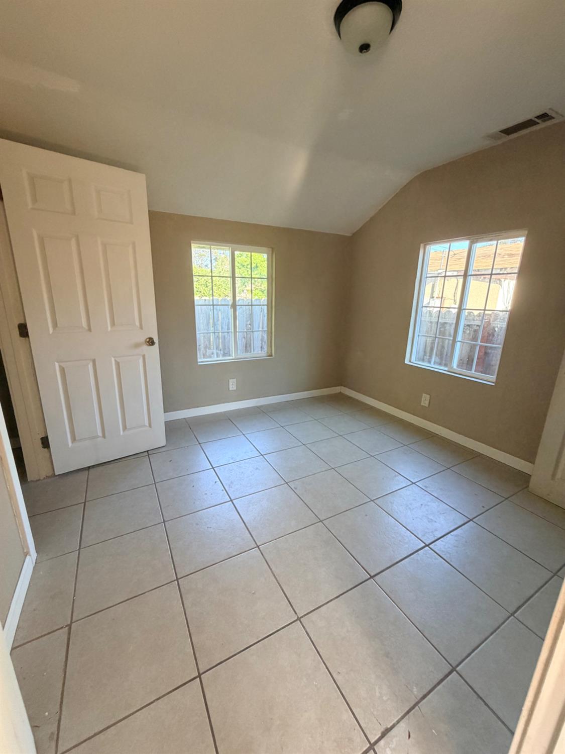 322 Pine St, Modesto, CA 95351