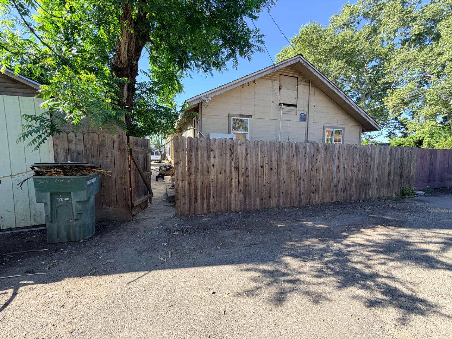 322 Pine St, Modesto, CA 95351