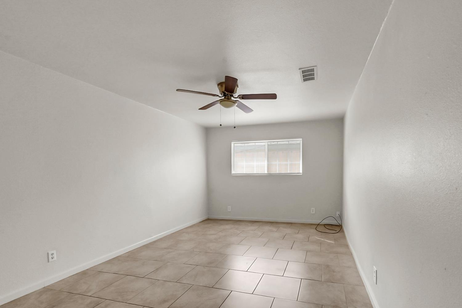 72 E 12th St, Merced, CA 95341