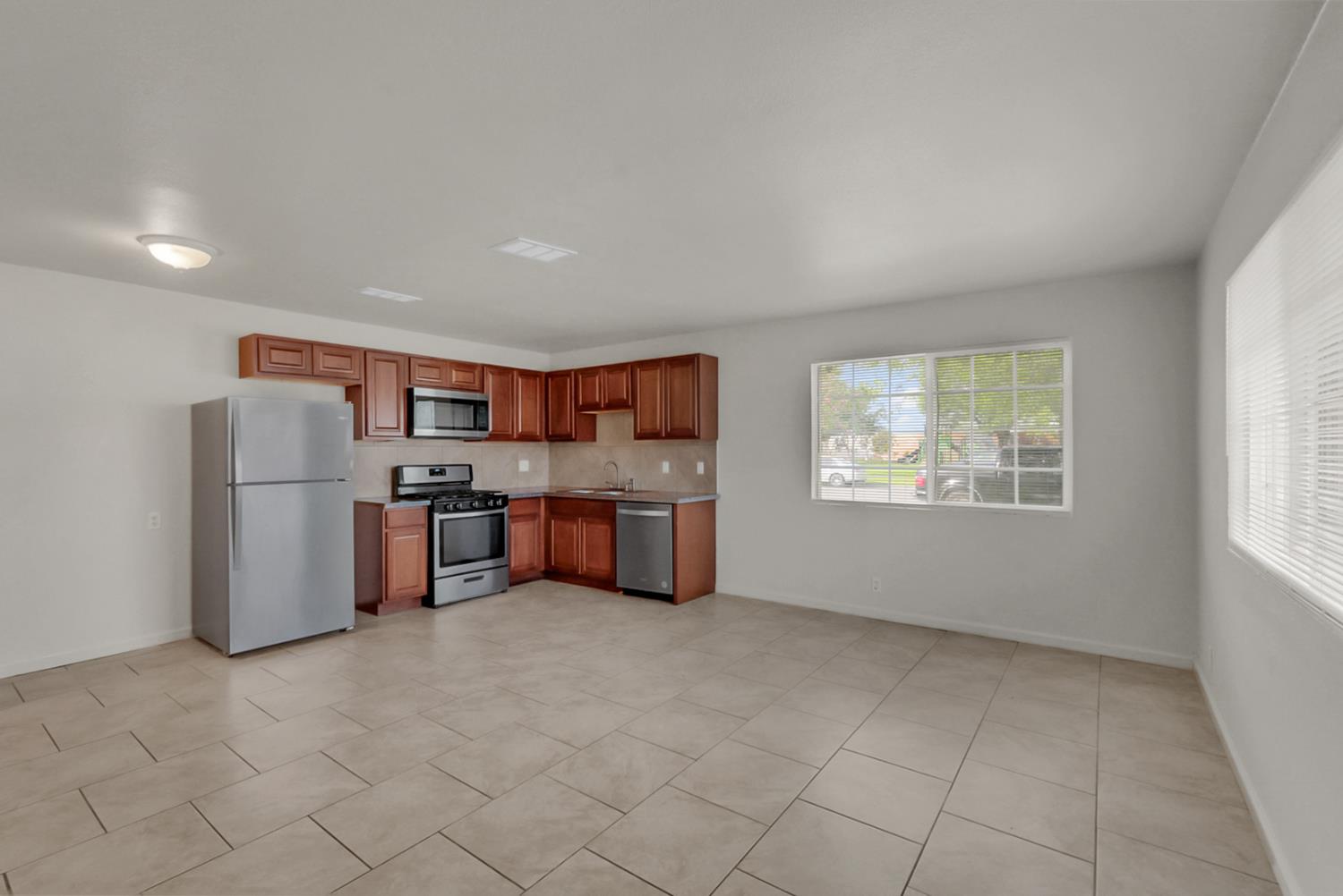 72 E 12th St, Merced, CA 95341