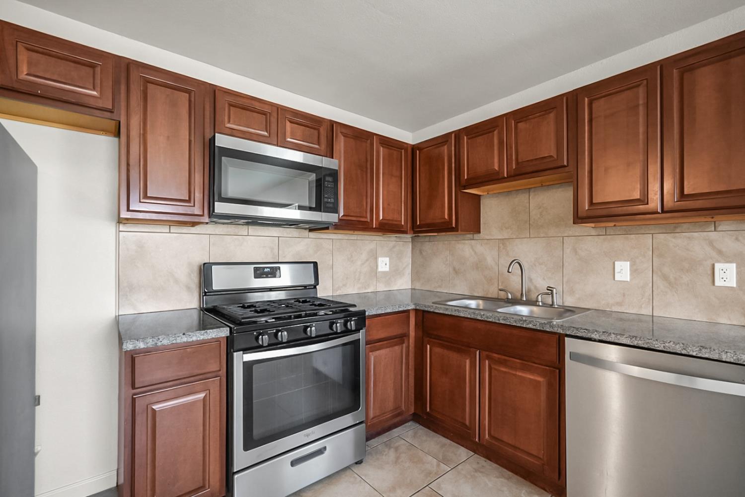 72 E 12th St, Merced, CA 95341