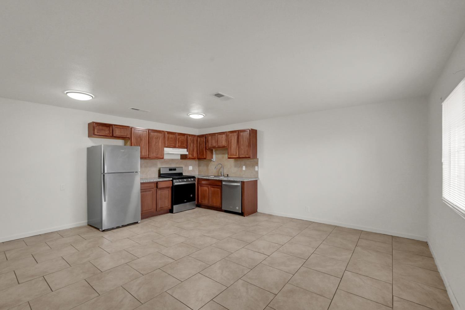 72 E 12th St, Merced, CA 95341