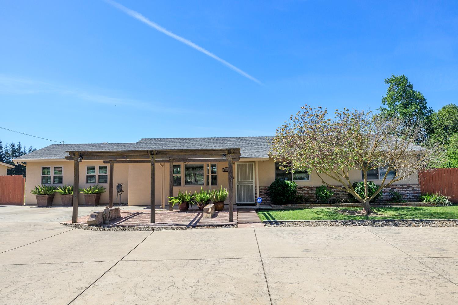 7167 Eleanor Rd, Oakdale, CA 95361