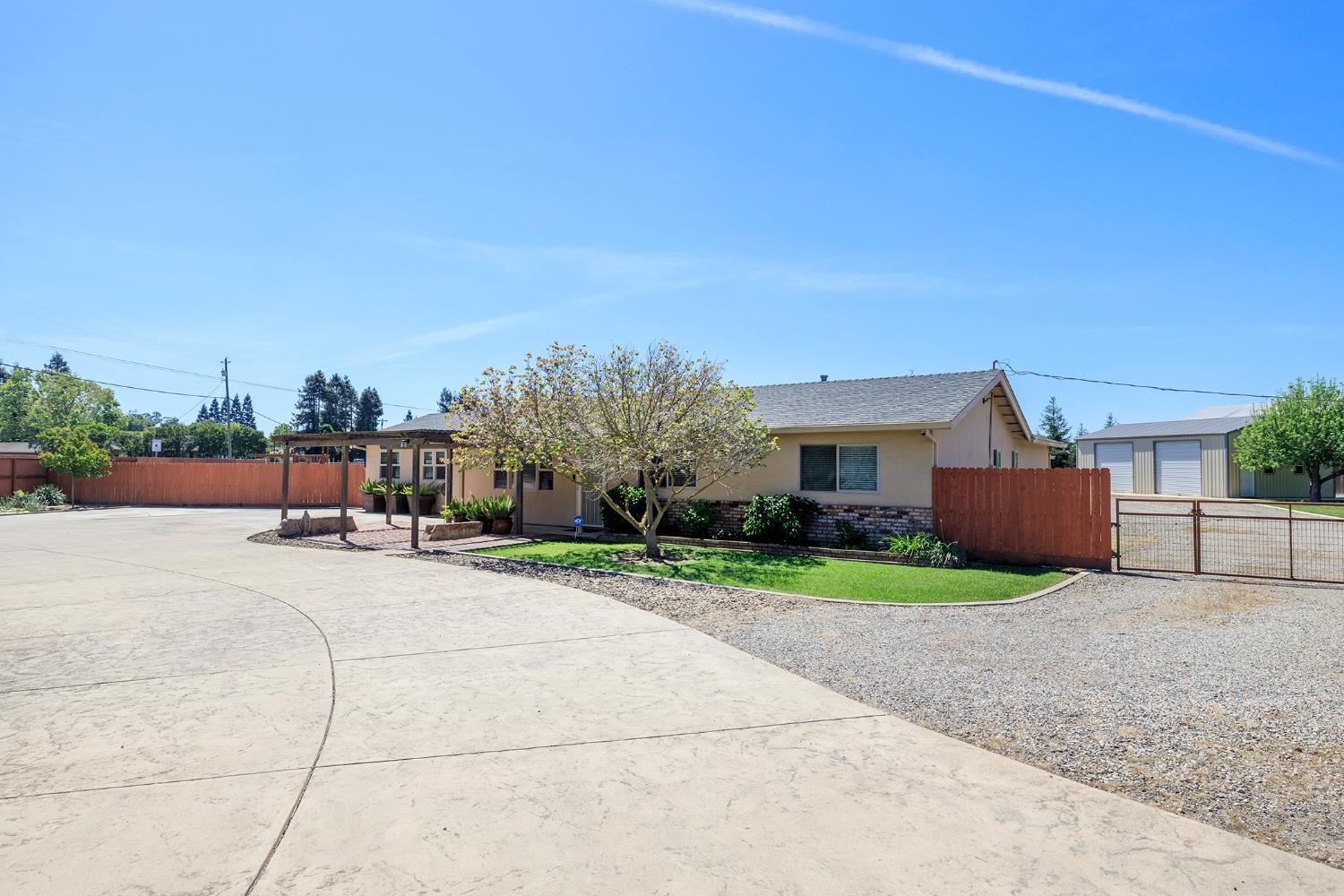 7167 Eleanor Rd, Oakdale, CA 95361
