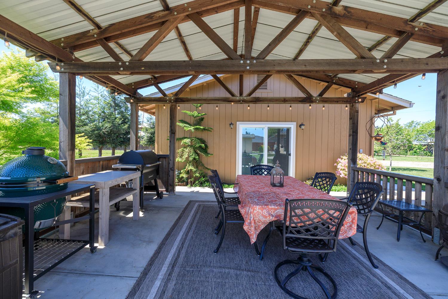 7167 Eleanor Rd, Oakdale, CA 95361