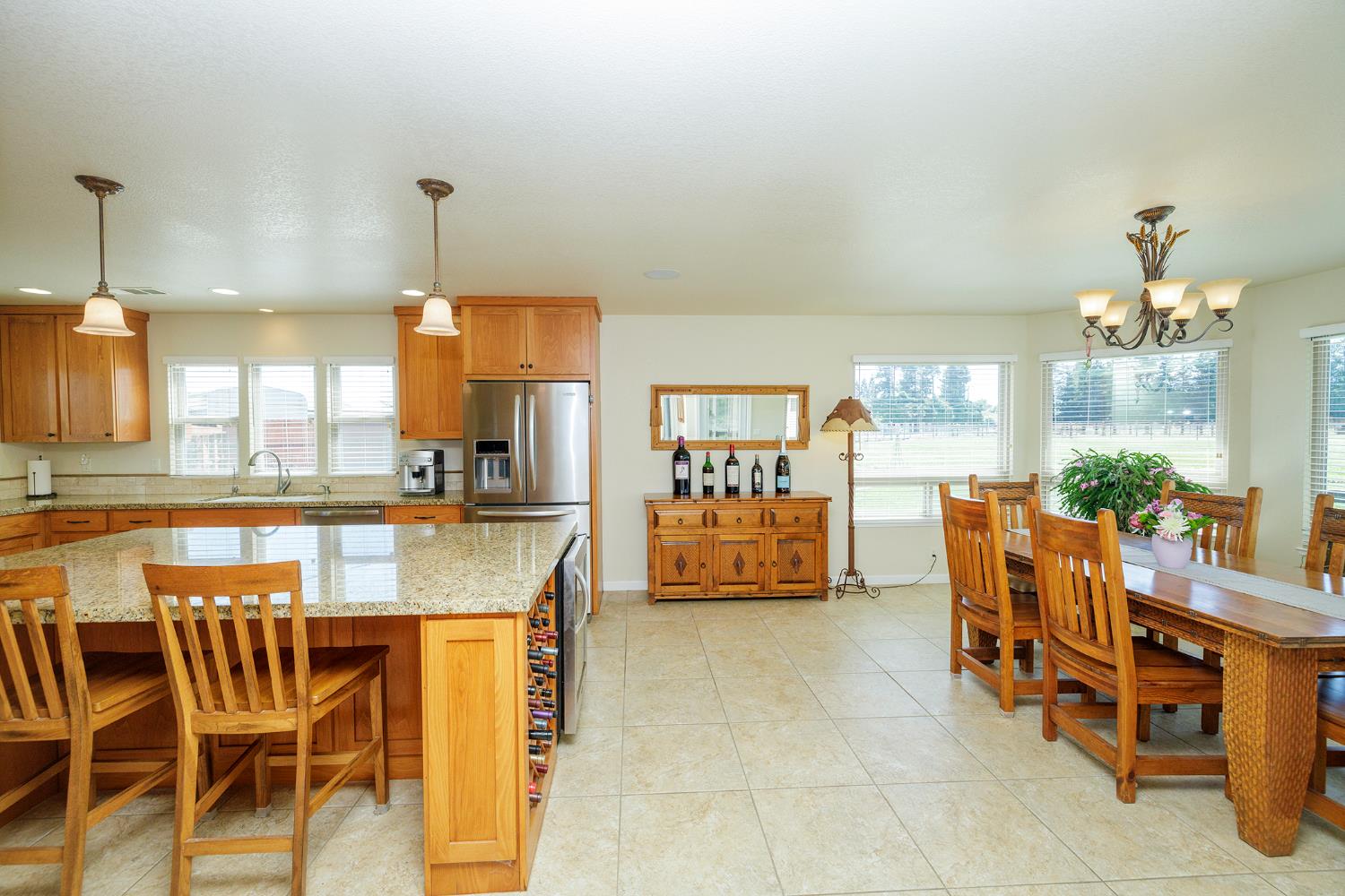 7167 Eleanor Rd, Oakdale, CA 95361