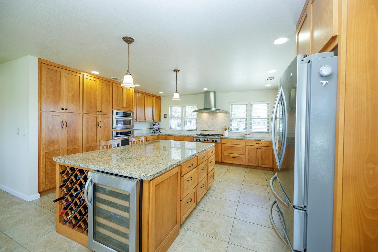 7167 Eleanor Rd, Oakdale, CA 95361